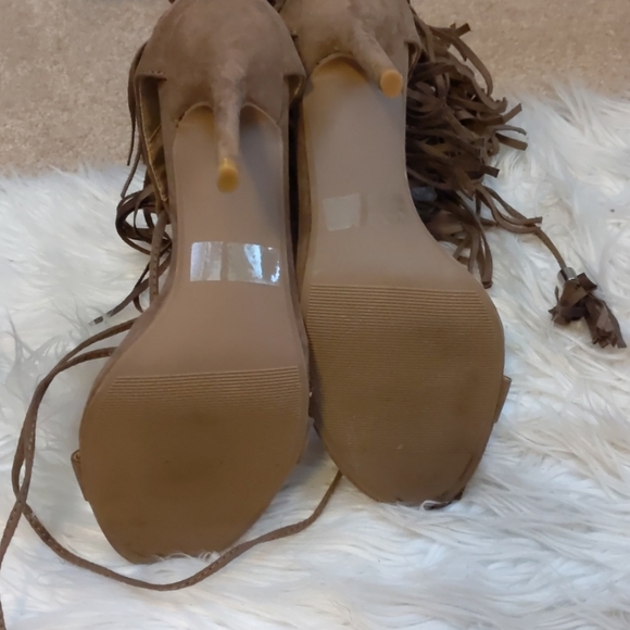 Heels - Picture 3 of 4